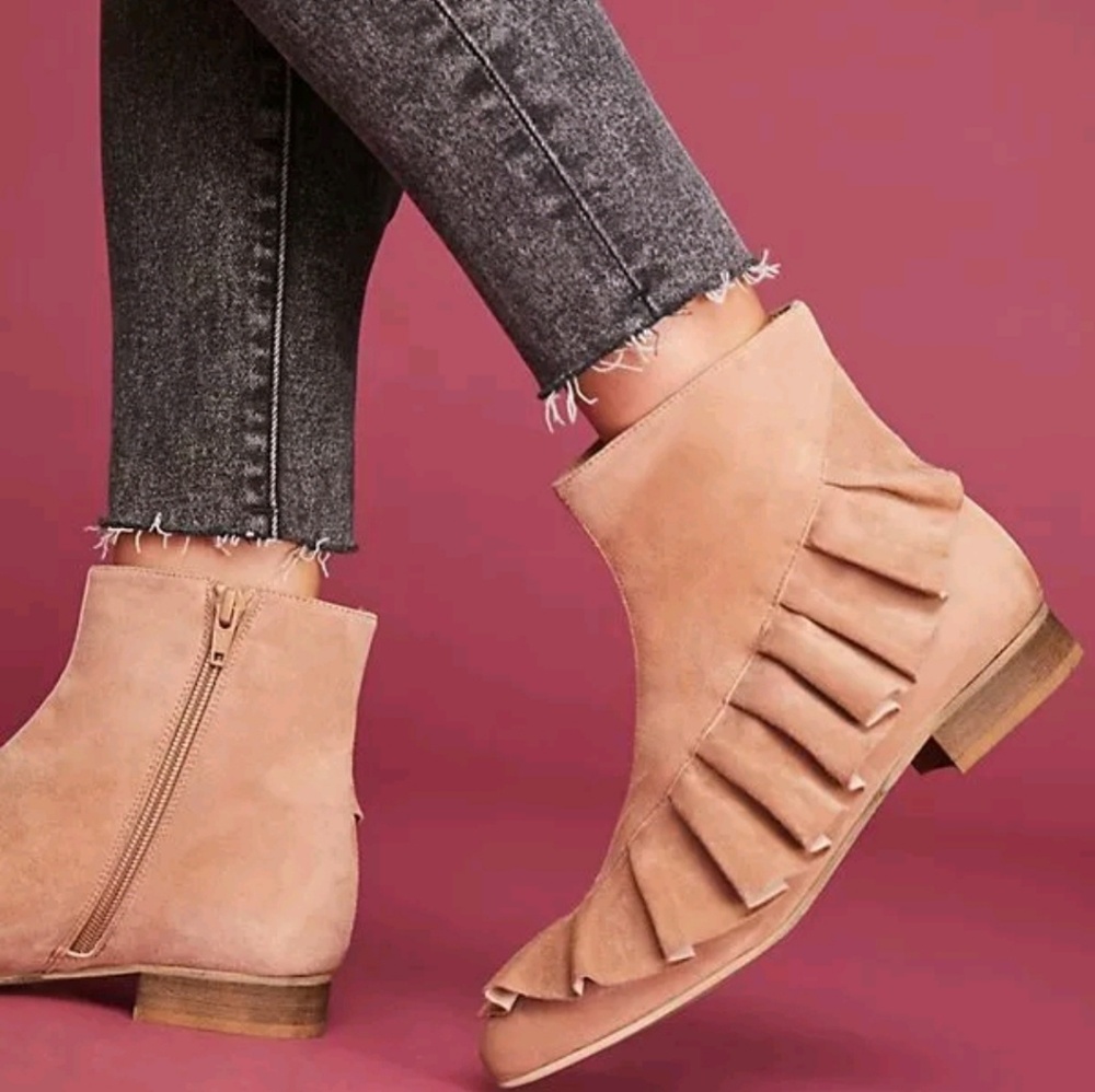 Anthropologie ruffled bootie size 40/9